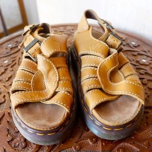 🤎Dr. Martens Tan Fisherman Sandals🤎